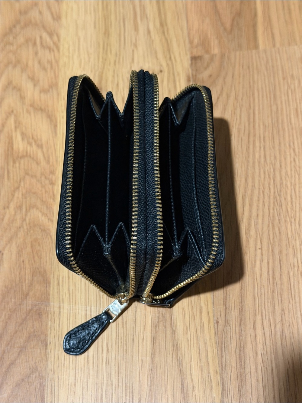 COACH Black Pebbled Leather Zip Card Case with Gold Logo - Picture 4 of 4